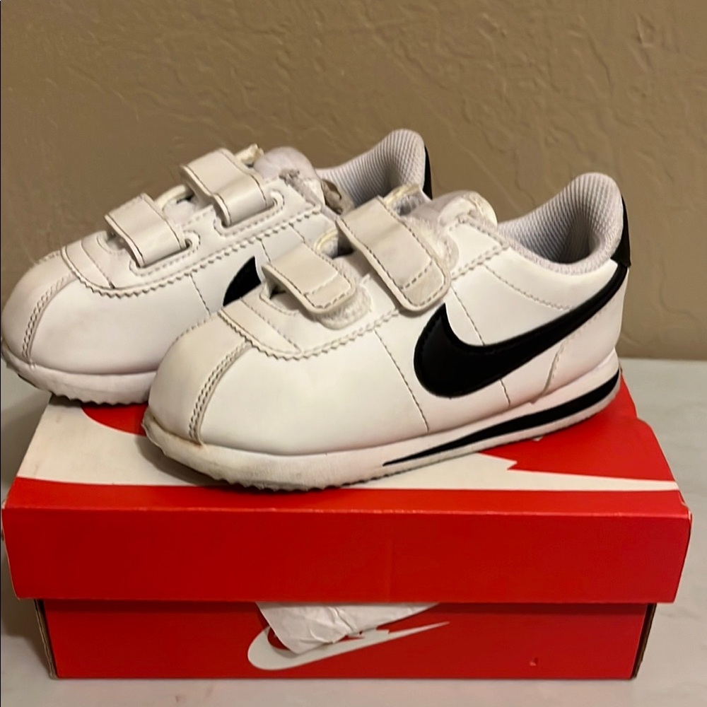 Nike White Black Velcro Sneakers Retro Design